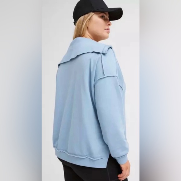 EUC Fleece V-Neck Sweatshirt. Size 00. - Picture 9 of 10